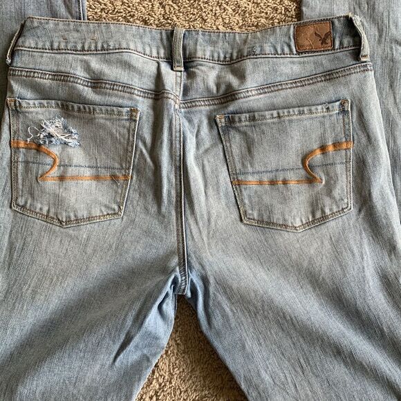 Light Wash American Eagle distressed distressed jeans size 10 - Picture 4 of 9